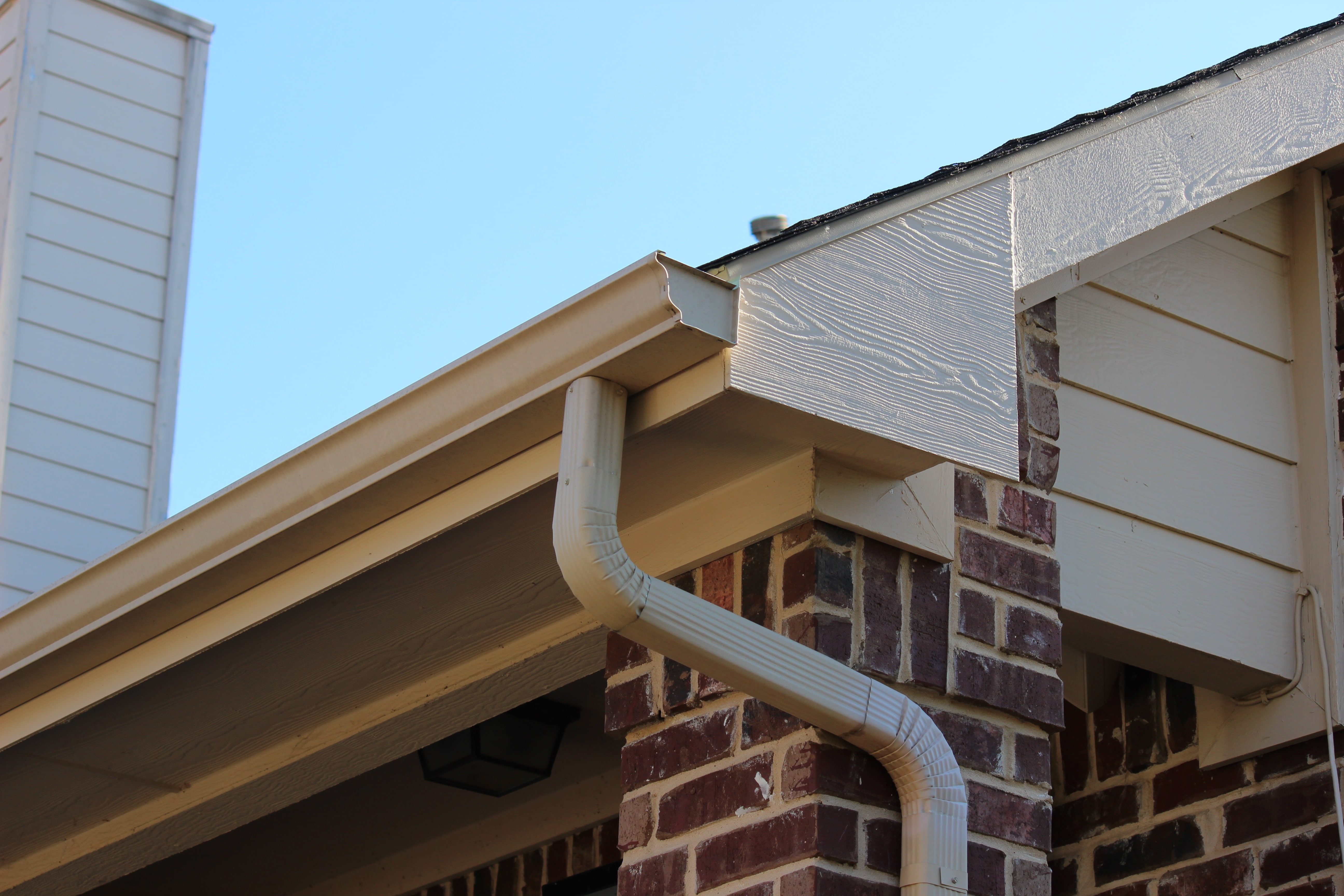 seamless gutters on home